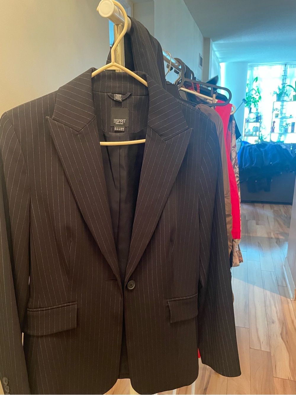 Esprit Women’s 2pc elegant pinstripe suit. size 8